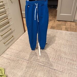 Figs women’s high waisted Zamora 2.0 scrub pants